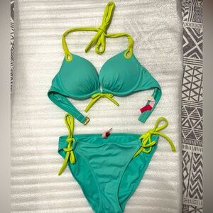 VICTORIA’S SECRET PUSH UP BIKINI TOP SIZE 32B AND BOTTOMS SMALL